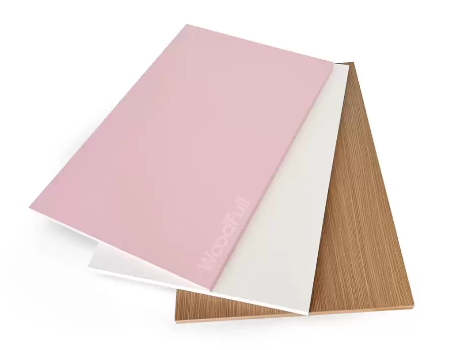 Donker eiken meubelplaat versus traditionele houten panelen: welk materiaal levert op de lange termijn een betere waarde op?